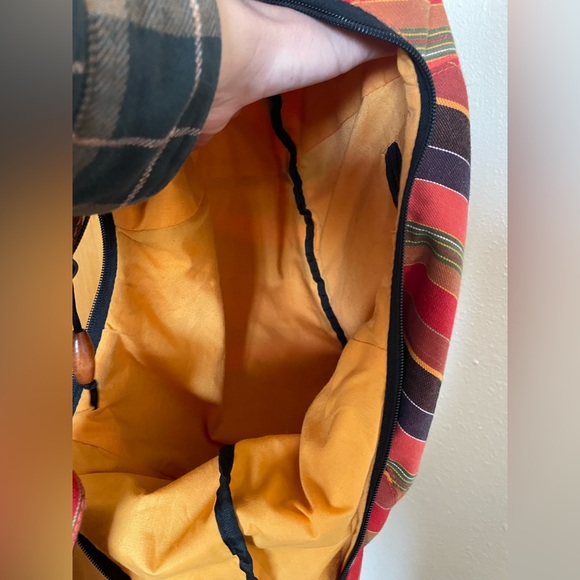 Kavu Purse with zippers and adjustable strap - Picture 6 of 10